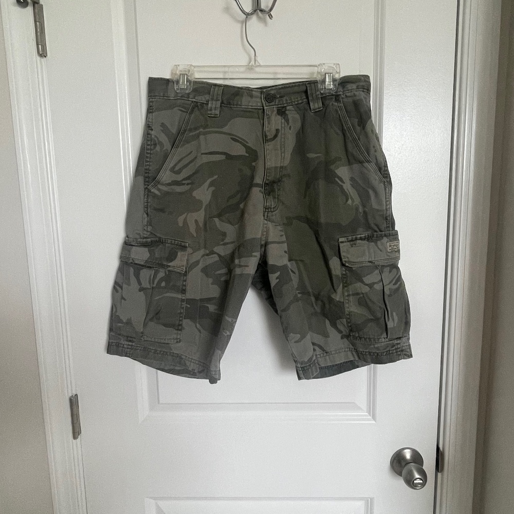 VF Jeanswear Men's Cargo Camo Shorts